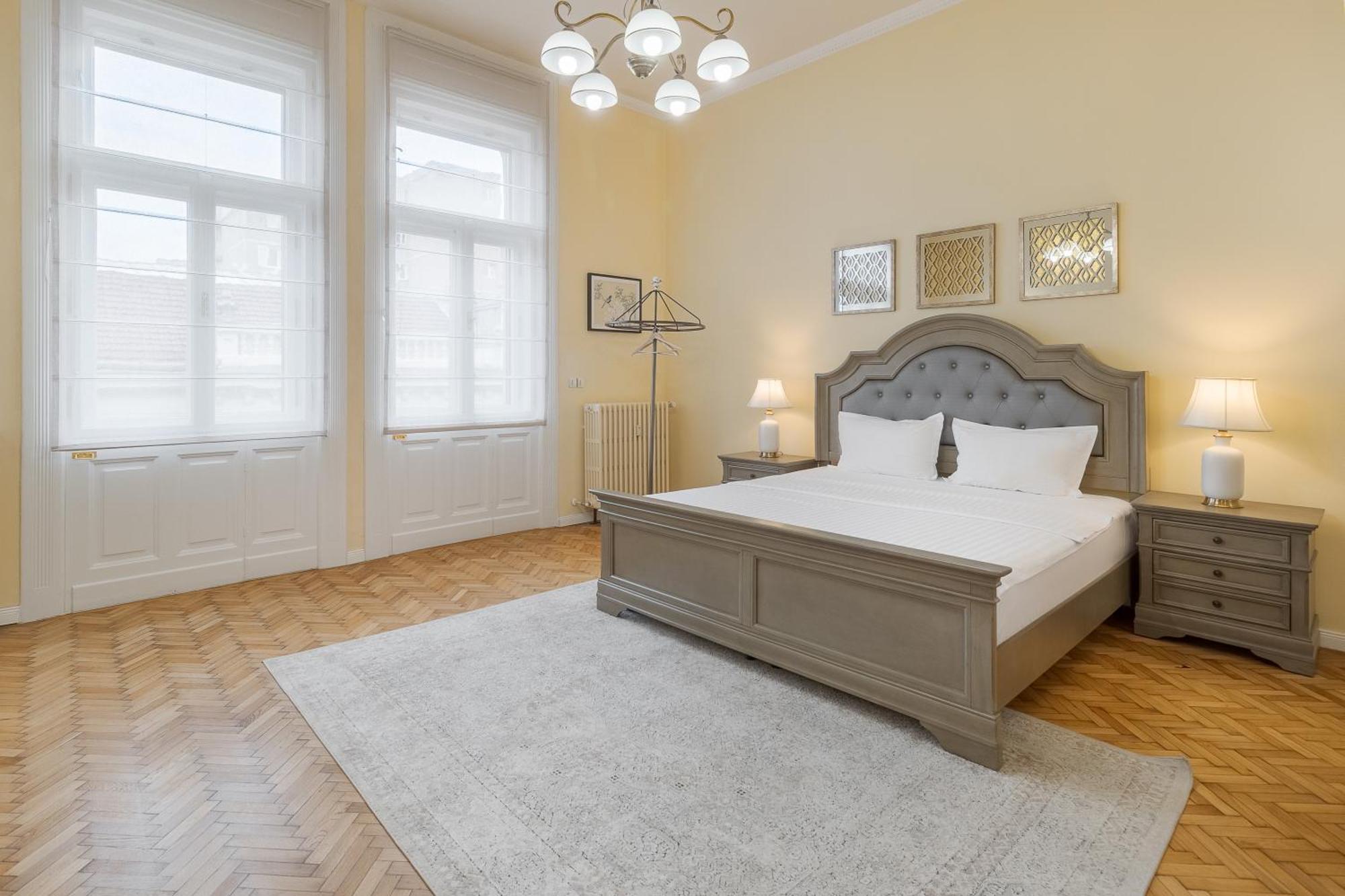 Royal Experience At Stern Palace Oradea Exterior photo